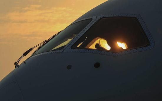 第2架国产大飞机C919昨天点火实验 还与第一架同框