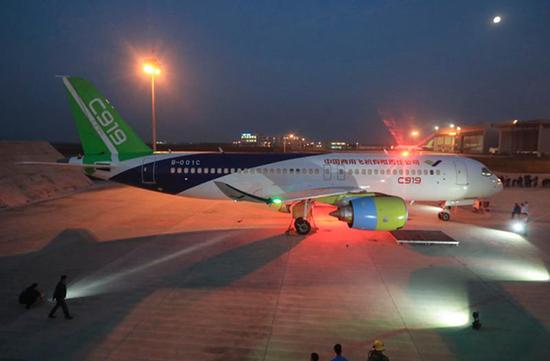 第2架国产大飞机C919昨天点火实验 还与第一架同框