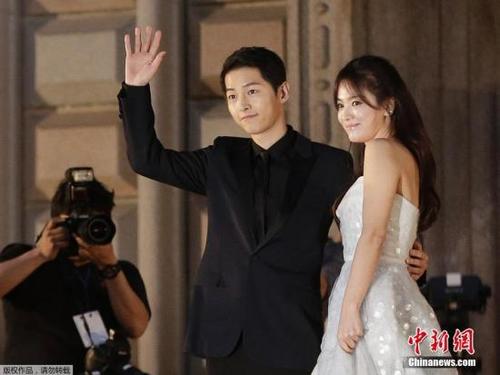 宋仲基爸爸婚礼祝词逗笑宾客：儿子媳妇很会赚钱