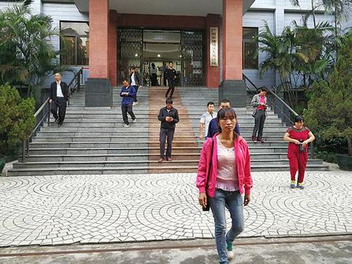 男子涉拐卖9男童求判死刑 有家属寻子无望绝望自杀