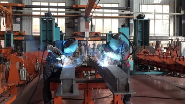 人社部发红包了！这8个群体将迎重大利好