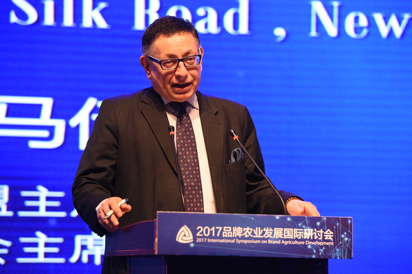 国际农业协会联盟主席，欧洲新丝路理事会主席，波兰雇主协会顾问斯拉沃米尔·马伊曼发表主题演讲