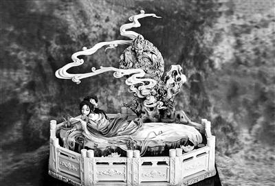 中国侨网《醉卧忘忧境》中的美女，光手就反复做了七八次