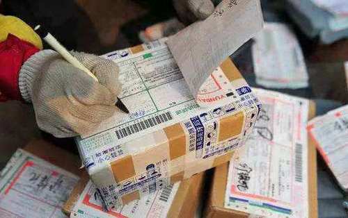 财发现：快递员月薪过万是怎么赚的？送一件提成1元