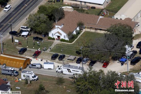 枪手凯利住在得州小镇新布朗费尔斯，当地距离他行凶地点第一浸信会教堂所在的萨瑟兰斯普林斯大约55公里。