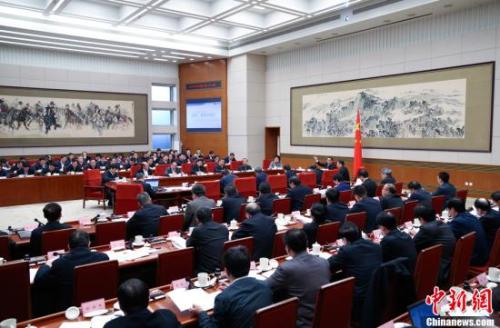 11月7日，中共中央政治局常委、国务院总理李克强主持召开经济形势专家和企业家座谈会，就贯彻落实党的十九大精神、做好下一步经济工作听取意见建议。<a target='_blank' href='http://www.chinanews.com/'>中新社</a>记者 刘震 摄