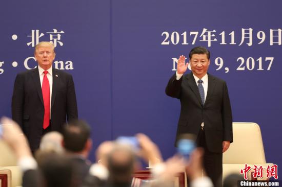 11月9日，中国国家主席习近平在北京人民大会堂同来华进行国事访问的美国总统特朗普共同出席中美企业家对话会闭幕式并致辞。<a target='_blank' href='http://www.chinanews.com/'>中新社</a>记者 盛佳鹏 摄
