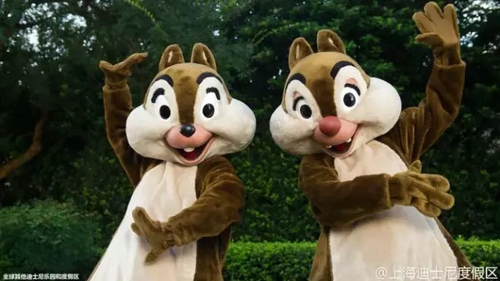 迪士尼蒂蒂被女子打出脑震荡？真以为它不是人啊