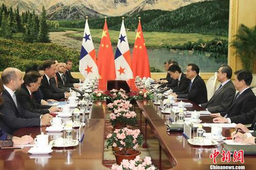 11月17日，中国国务院总理李克强在北京人民大会堂会见巴拿马共和国总统巴雷拉。 <a target='_blank' href='http://www.chinanews.com/'>中新社</a>记者 盛佳鹏 摄