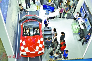 模拟驾驶赛车。