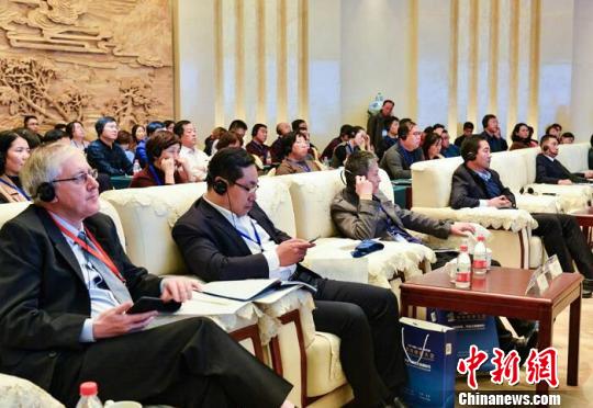 20日，山西省卫生计生委对外宣布将首次试水“海外揽才”，并将美国哈佛医学院、霍普金斯大学医学院、梅奥诊所等世界知名大学和医疗机构定为“抢滩点”。第五届世界健康大会资料图