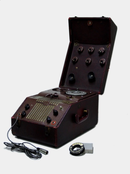 钢丝录音机及二泉映月带-