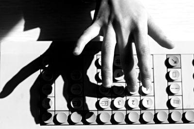 网络越发达人越笨！提笔忘字该怎么办？