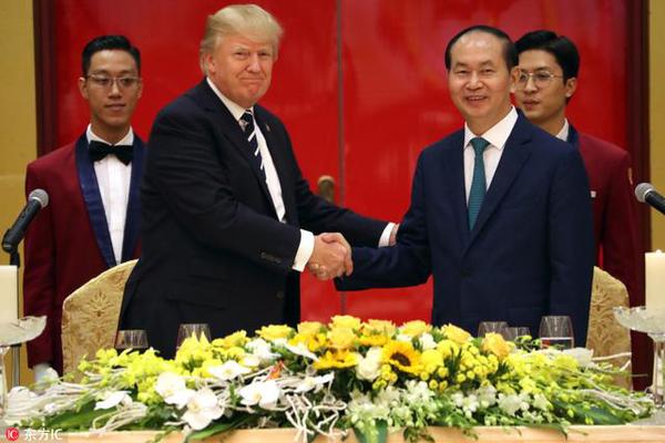 白宫通信局三军官随特朗普访越时“行为不检”遭查