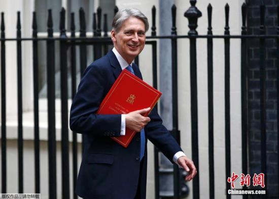 前外交大臣菲利普·哈蒙德担任新内阁的财政大臣。