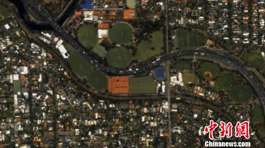 “吉林一号”视频新卫星传回首图路面车辆清晰可见