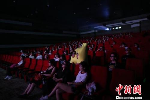 资料图：看电影成为当下年轻人的一种娱乐方式 张亨伟 摄