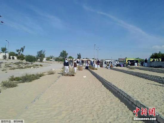 埃及官方媒体称，死亡人数已升至300多人，另有上百人受伤。