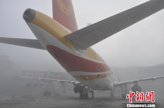 图为准备起飞的航班?！÷揽∶?摄