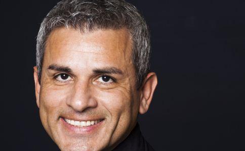 吃什么可以让白头发变黑 白发变黑吃什么好 白头发的原因有哪些