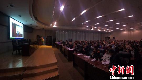 当日，中国儿童生长发育健康传播行动太原站在山西启动?！》独龇?摄