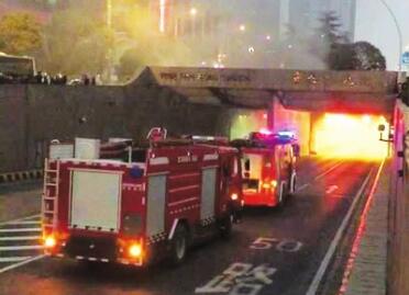 长沙隧道小车自燃