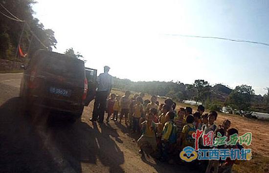 幼儿园7座校车塞35名幼童 园方负责人司机同受罚