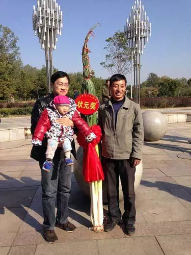 南方妹子遇北方大葱疯了:长了20多年 还没根葱高!