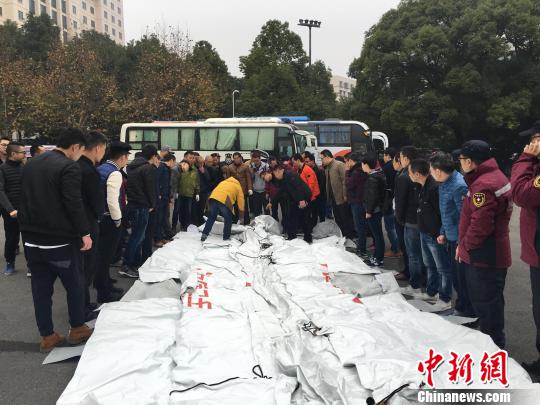 移动突发中毒事件卫生应急处置中心演练 黄乐 摄