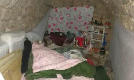 济南有个山顶洞人 80后男子穴居洞中金句不断