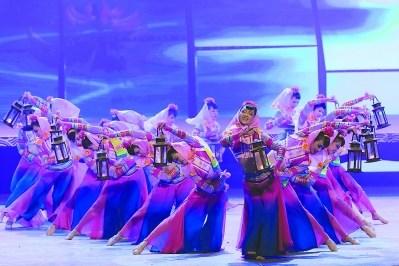 中国侨网大型情景音画《向大?！?。本报记者 周明太 摄