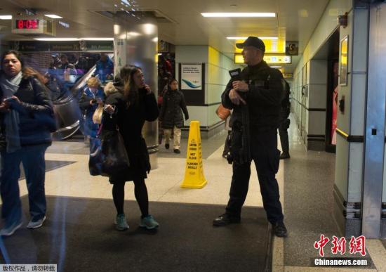 当地时间12月11日上午，美国纽约曼哈顿时报广场附近的港务局巴士终点站疑发生爆炸，一名嫌犯被捕。