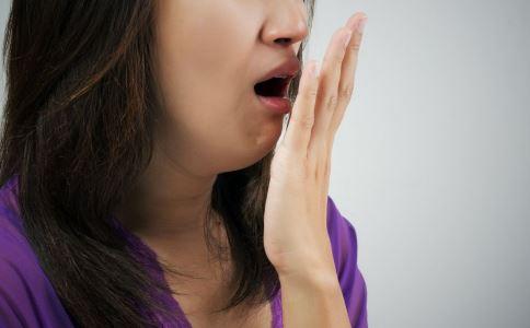 产生口臭的原因是什么 女性口臭怎么办 女性口臭吃什么摆脱尴尬