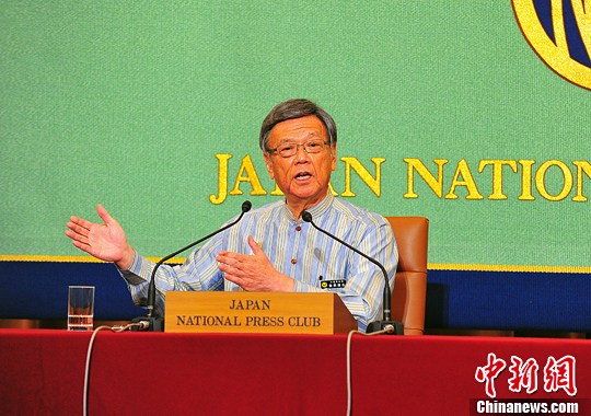 冲绳县知事翁长雄志5月20日在东京的日本记者俱乐部举行记者会，再度强调将力阻美军普天间机场撤出后搬迁至同为冲绳境内的边野古地区。<a target='_blank' href='http://www.chinanews.com/'>中新社</a>发 王健 摄