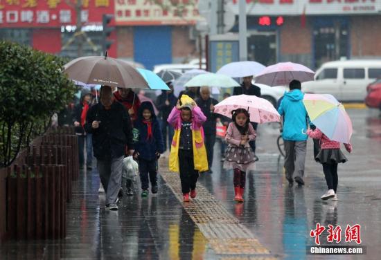 资料图：下雨天气。<a target='_blank' href='http://www.chinanews.com/'>中新社</a>记者 张远 摄