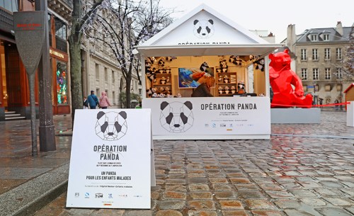 12月13日，由成都IFS、巴黎左岸圣日耳曼德佩委员会共同主办的—“OPERATION PANDA”（熊猫行动）活动在巴黎左岸的圣日耳曼德佩广场隆重揭幕，这是成都与圣日耳曼德佩“国际友好街区”结盟后的首个合作项目。（法国《欧洲时报》/主办方供图）