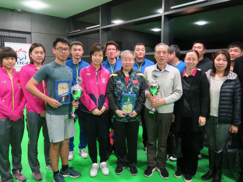 获奖者合影。