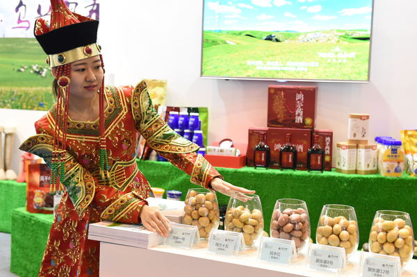 蒙古族姑娘介绍乌兰察布特色产品