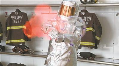 充装氢气的“网红”气球遇到明火瞬间爆炸。(宁海消防供图)图片来源：宁波日报。