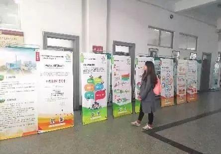 湖南大学，正举行“长沙人才新政进校园”活动。