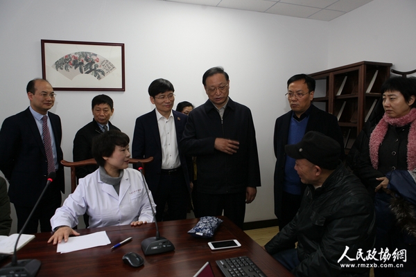 王国强率调研组在乌镇互联网医院调研
