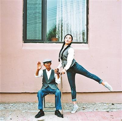 用照片诉说爱：女孩拍200张合影记录爷爷最后时光