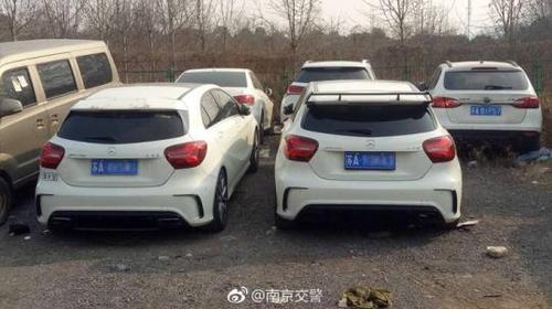 图为“飙车”的车辆被暂扣。官微截图