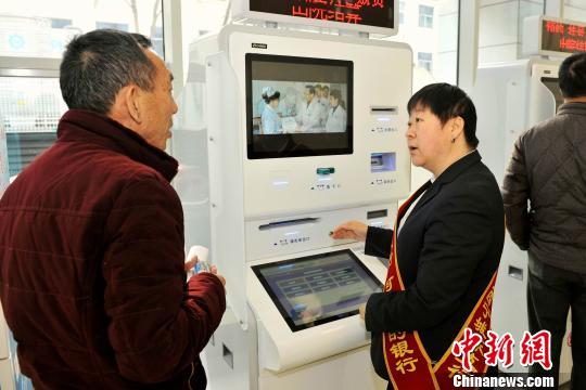 青海发放首批居民健康卡实现医疗服务“一卡通”