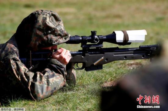 当地时间9月13日，北约多国士兵在立陶宛Rukla参加联合射击比赛。图为立陶宛士兵参加比赛。