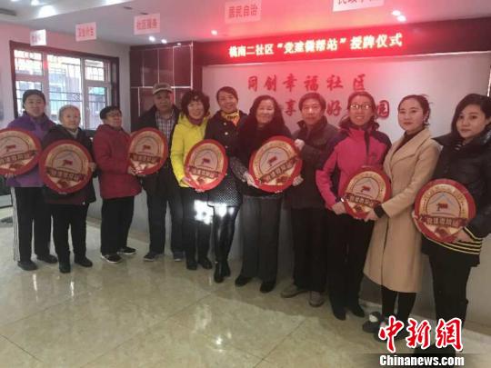 据了解，老军营街道已经有48支微帮队，志愿者超过400人。受访者提供