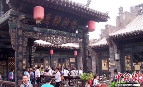 资料图：山西平遥古城有2700多年历史，乔家大院是附近著名景点。中新社发 钱兴强 摄