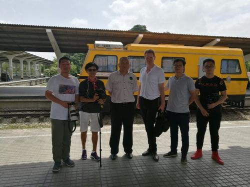 中国侨网摄制组合影。