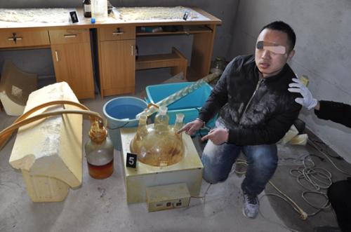 　　林松在指认现场(警方供图)