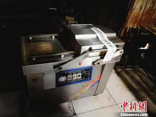 包装假驴肉的真空包装机?！±钕?摄